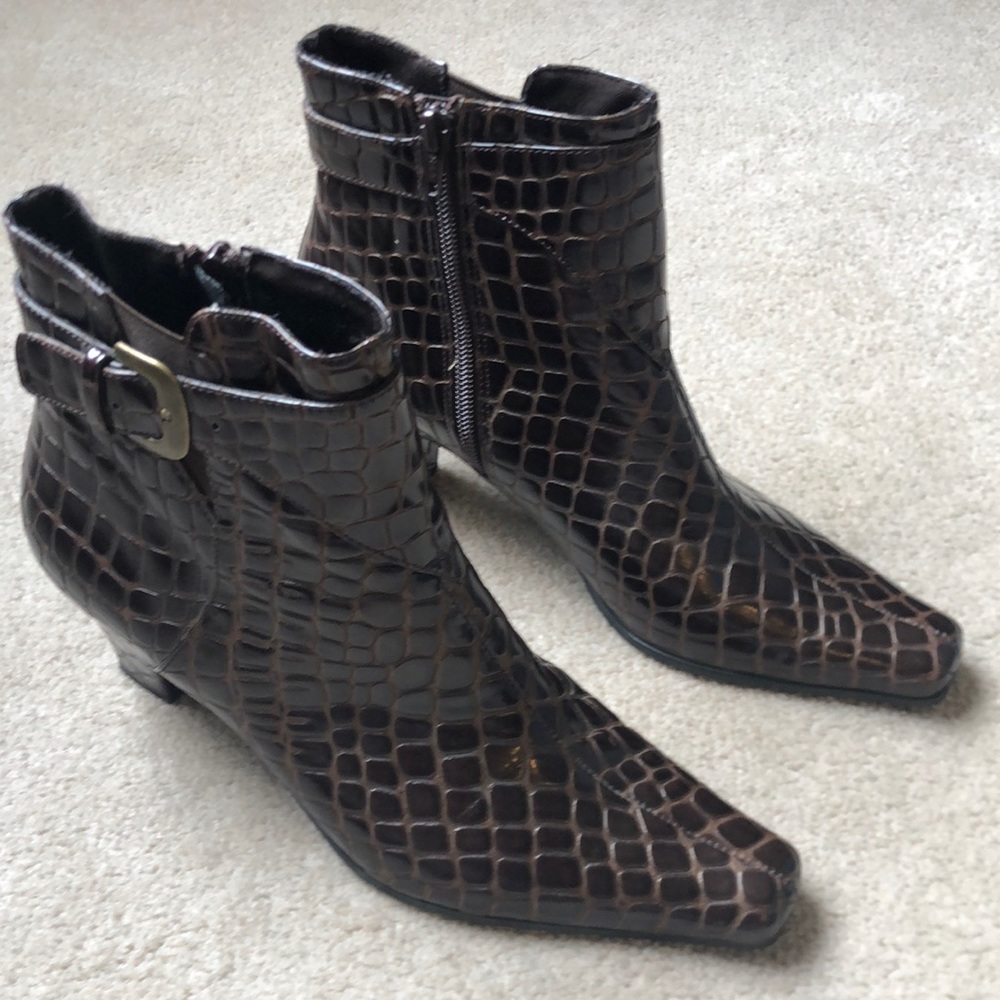 Brown zip heeled boots